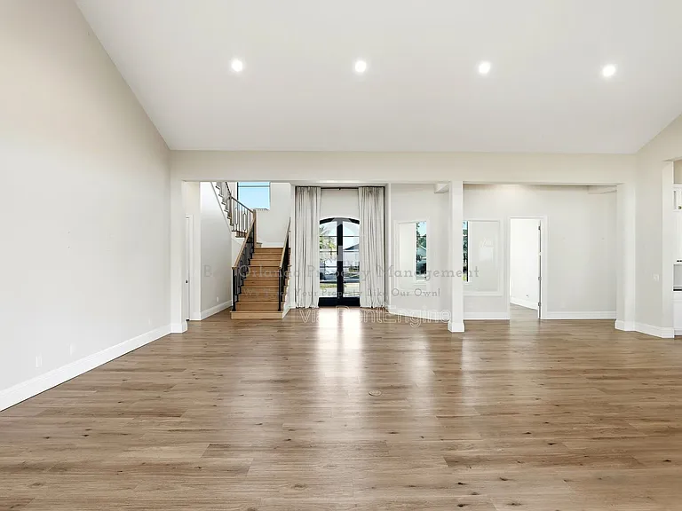 705 Largovista Dr — Photo 14