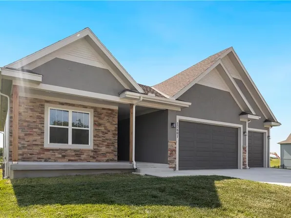 17509 Greyhawke Rdg, Smithville, MO 64089