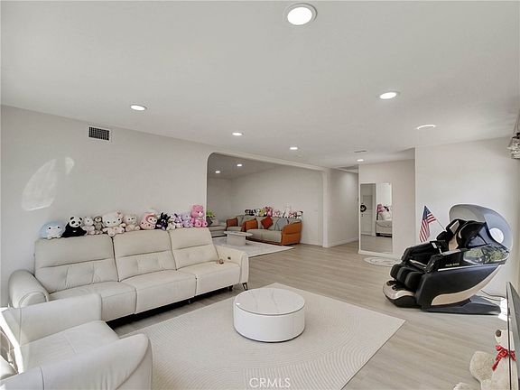 2nd image of 1101 S 5th Ave