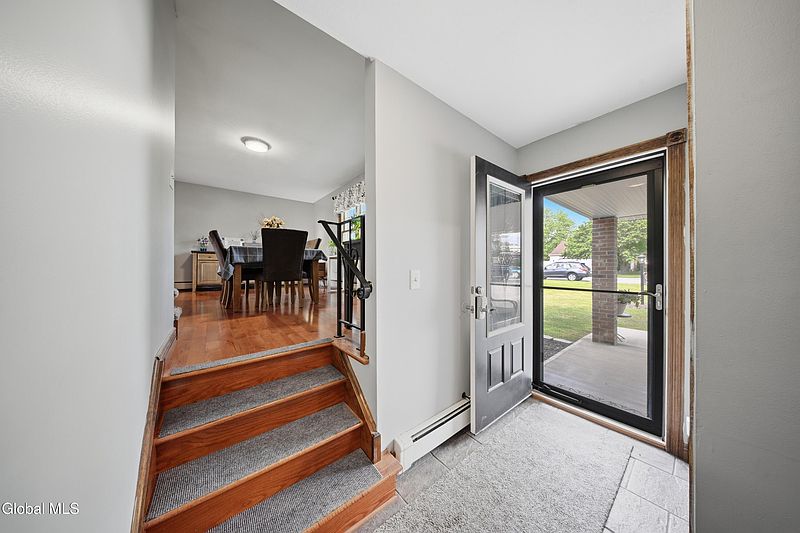 3rd image of 32 Willoughby Drive