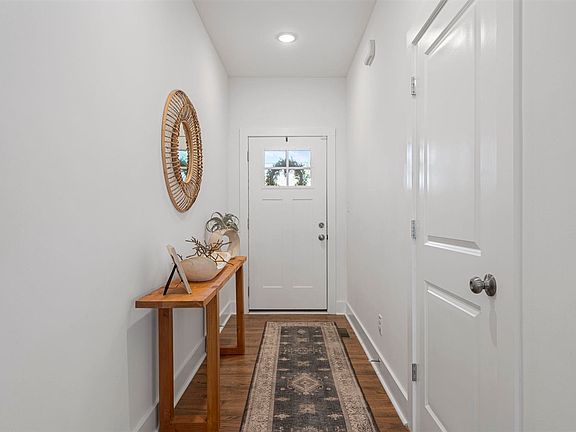 2nd image of 2927 Pennyroyal Ln