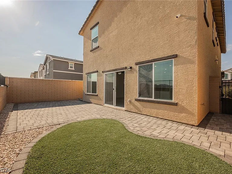 402 Larksong Ave — Photo 35