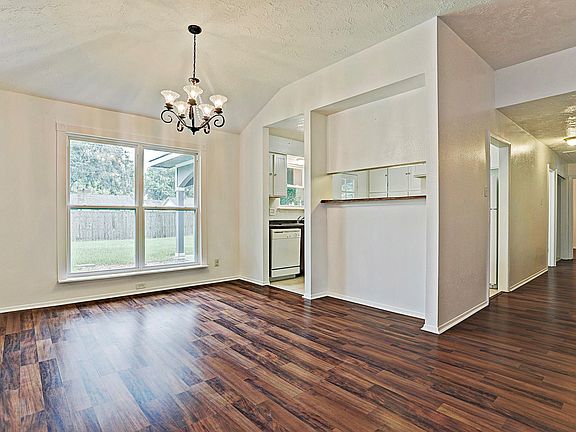3rd image of 614 Leicester Ln