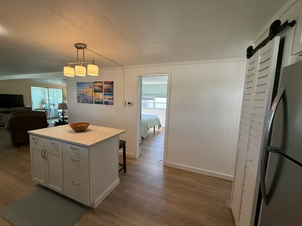 217 Periwinkle St, Nokomis, FL 34275
