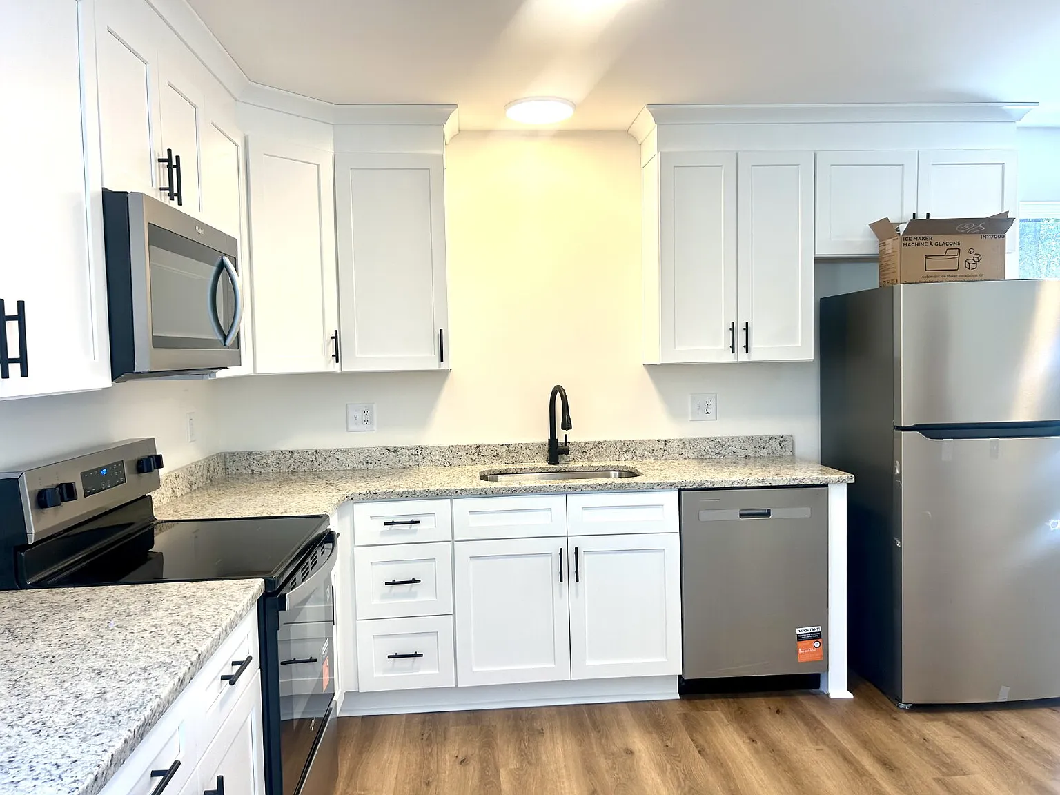 2 bed, 1.0 bath, 800 sqft, $1,325 — Photo 3