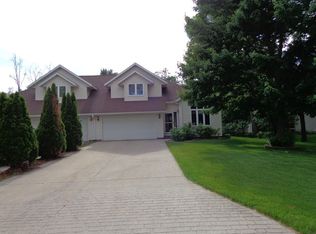 411 White Oak Ave, Plover, WI 54467