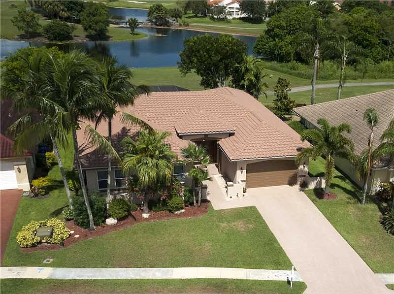 1st image of 740 Cypress Pointe Dr W