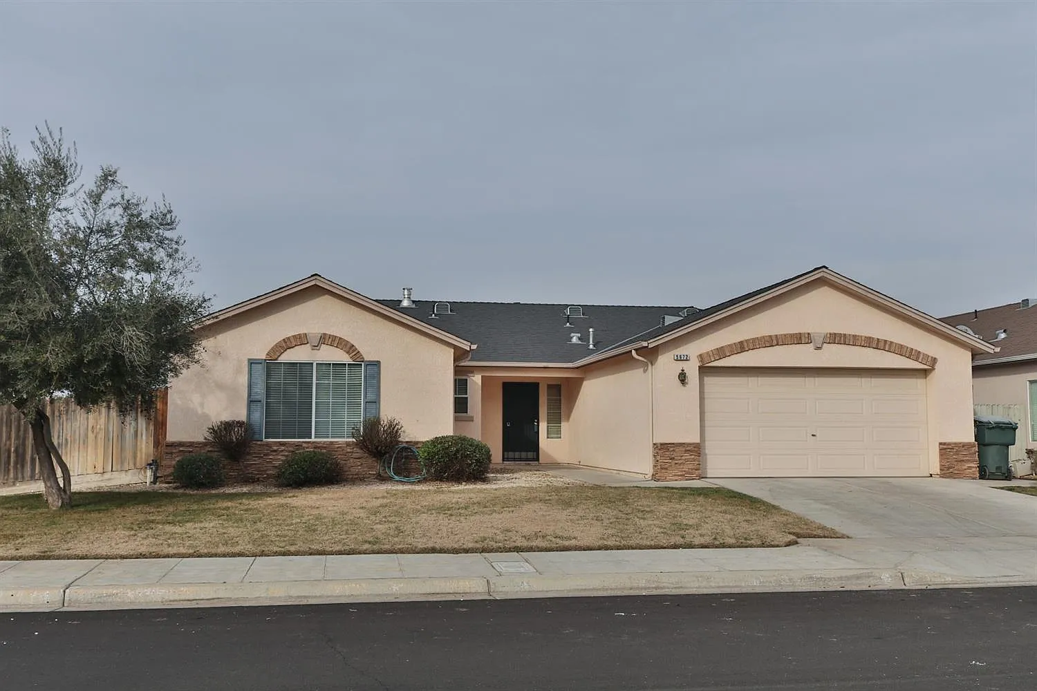 5672 W Floradora Ave photo 1