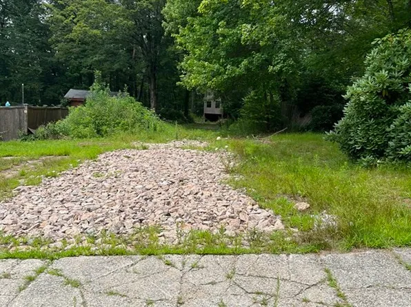 65-67 Prospect St, Whitinsville, MA 01588