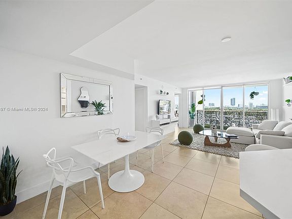 4th image of 1800 Sunset Harbour Dr #1015