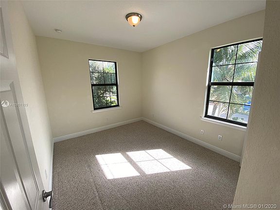 4th image of 2721 NE 14th St #101