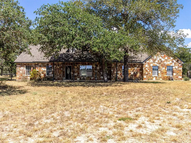 9729 FM 775 — Photo 3