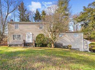 25 Courtmel Rd, Mount Kisco, NY 10549