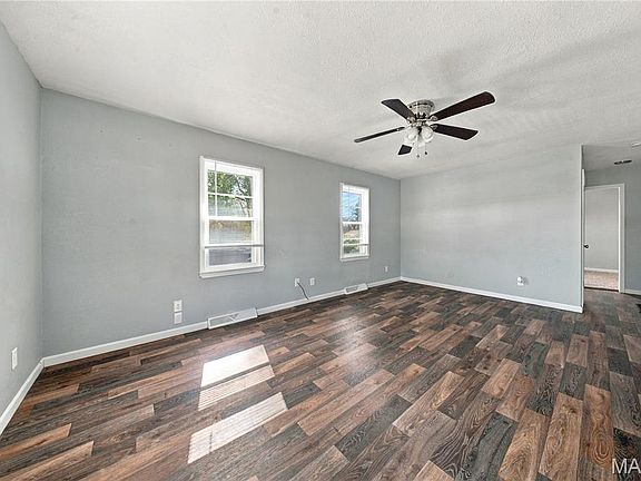 2nd image of 11 Frost Dr