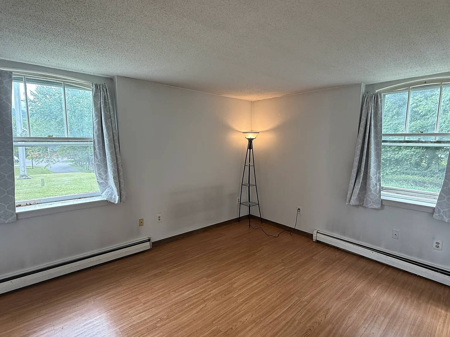 1 bed, 1000 sqft, $1,900 — Photo 4