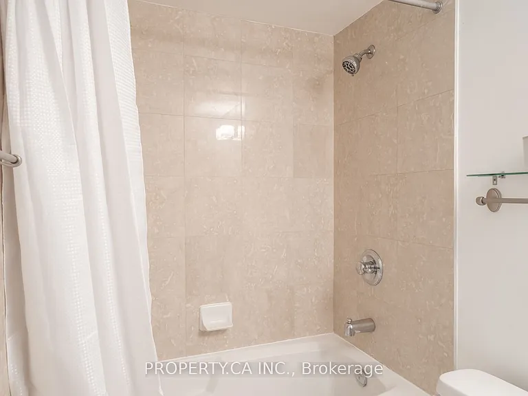 438 King St W #803 — Photo 13