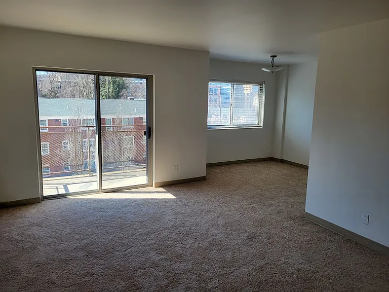 1220 N Pierce St — Photo 13