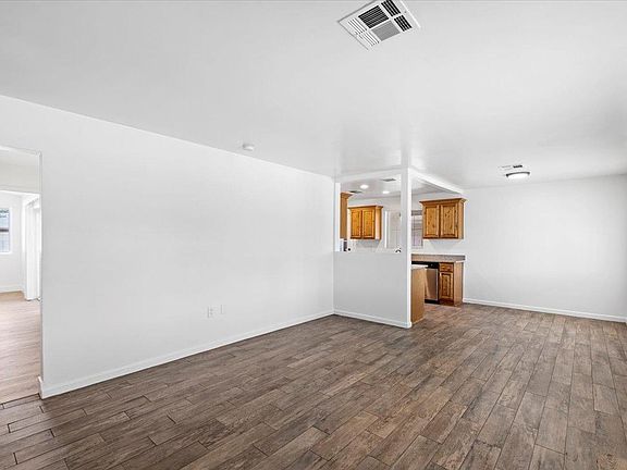 4th image of 528 W 18th St