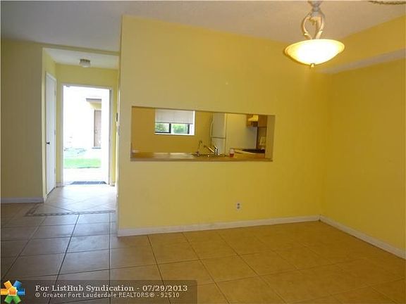 3rd image of 407 Gardens Dr APT 101