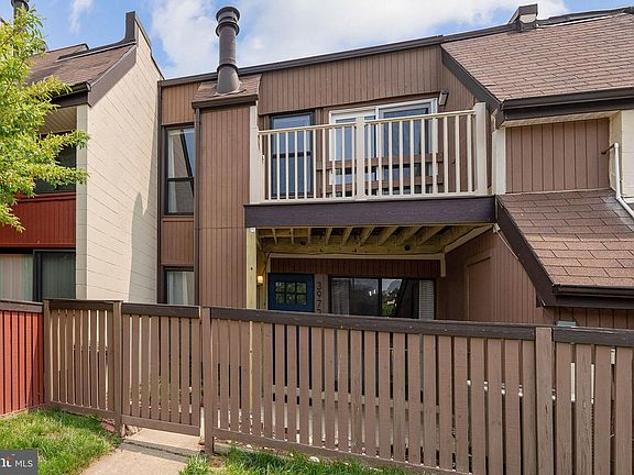 2nd image of 3972 Woodhue Pl