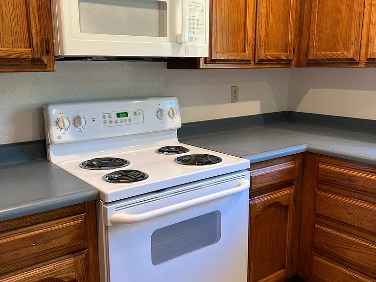 795 Railroad Ave — Photo 9