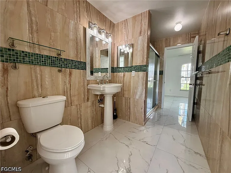 2209 NE 9th Ave — Photo 16