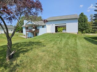 4491 Banbury Ct, Gladwin, MI 48624