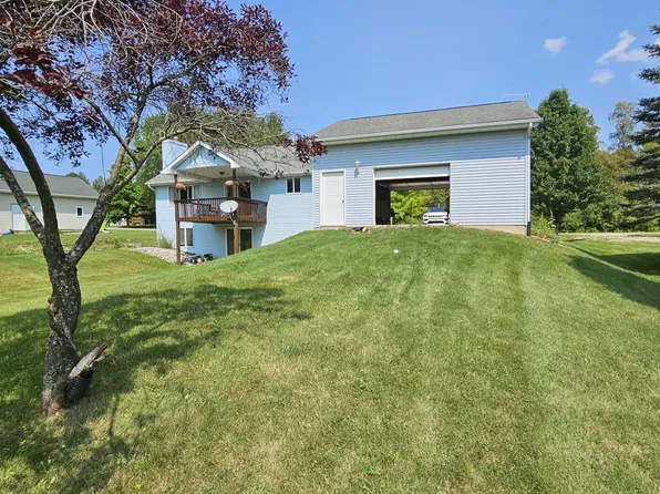 4491 Banbury Ct, Gladwin, MI 48624