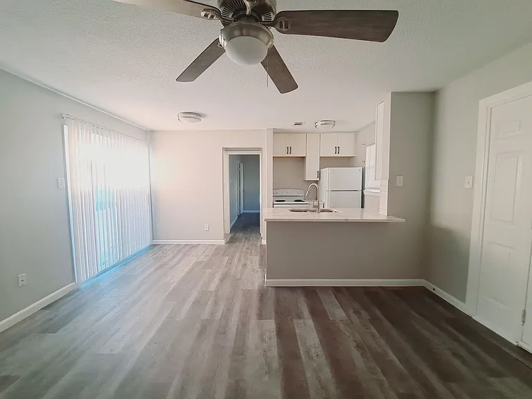 817 Bluebird Dr — Photo 4
