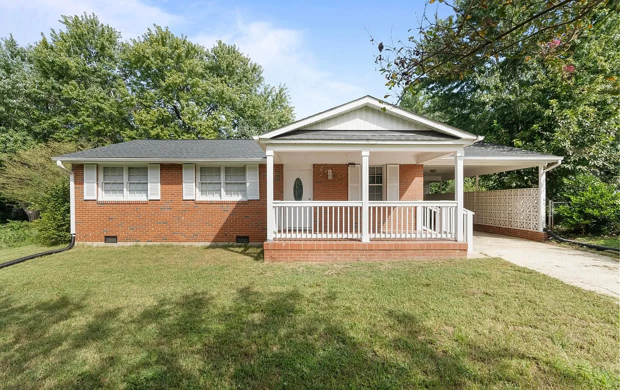 3 bed, $1,400 — Photo 2