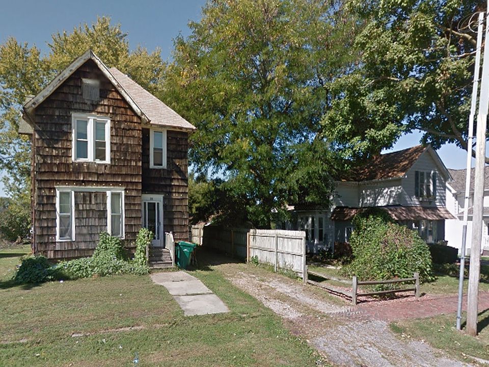 2nd image of 82 Fulton St