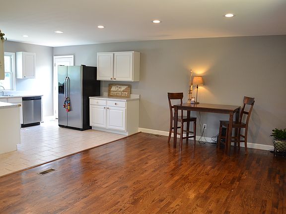 5th image of 130 Central Dr