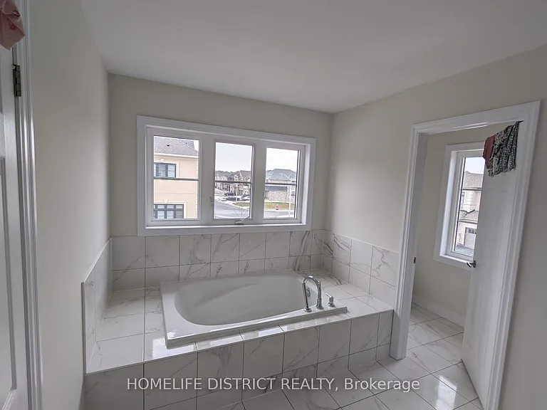 160 Belmont Dr — Photo 3