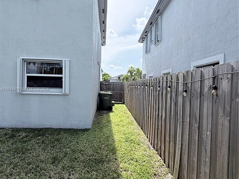 268 SE 31st Ave — Photo 17
