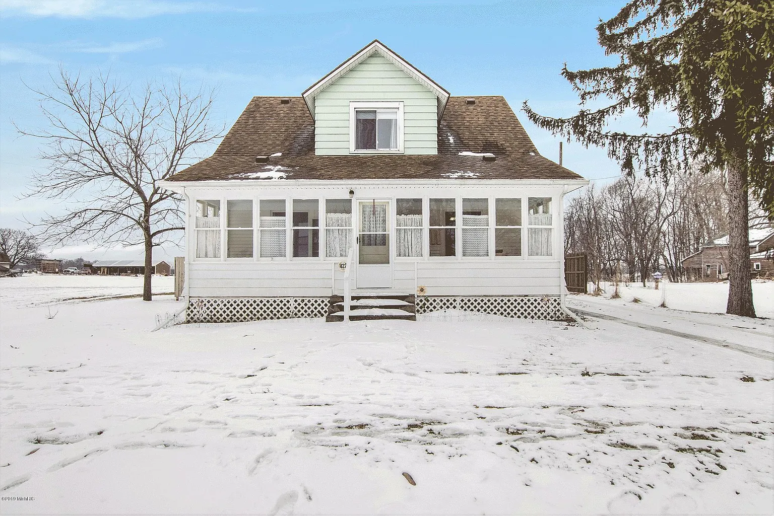 422 E Orchard St photo 1