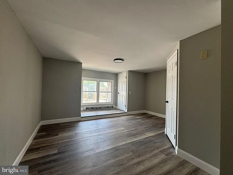 242 N Broadway #C — Photo 8