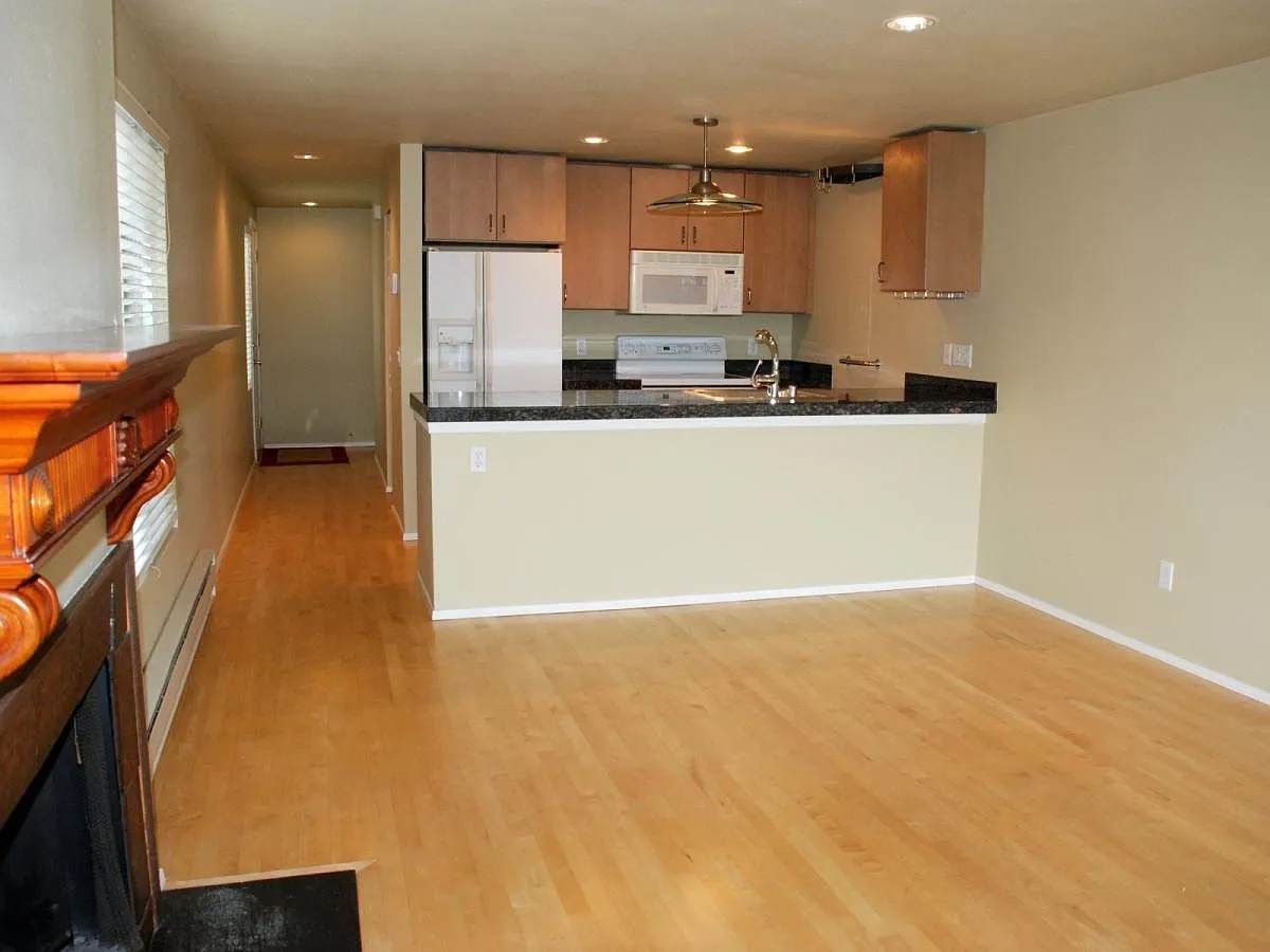 2214 14th Ave W — Photo 2