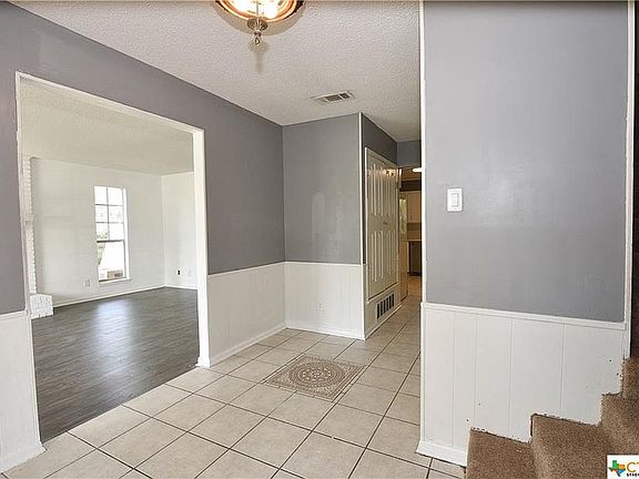 2nd image of 223 W Mockingbird Ln