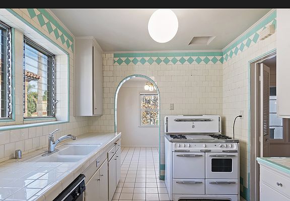 2nd image of 933 N Croft Ave #933