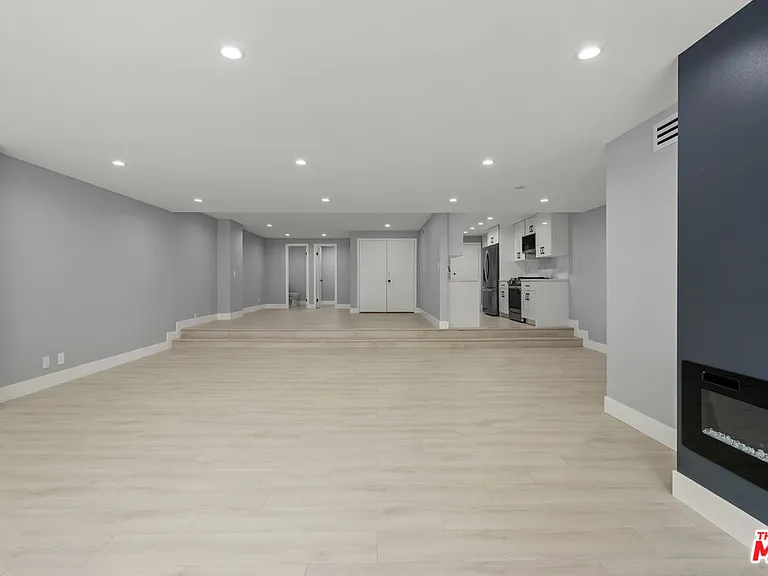 441 N Oakhurst Dr #206 — Photo 2