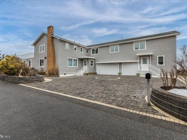 27 W 45th St, Brant Beach, NJ 08008