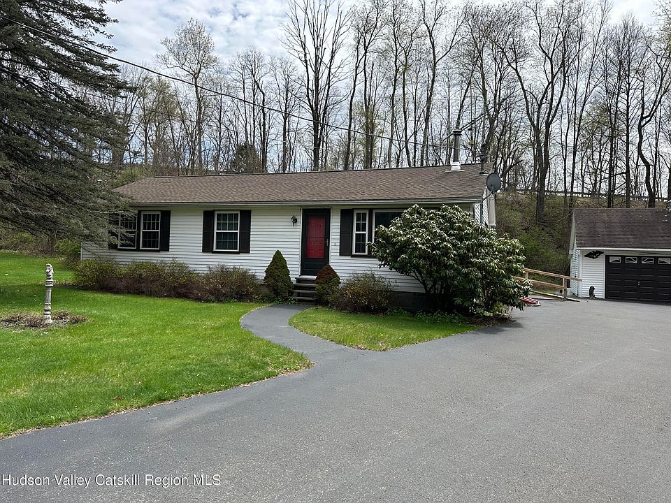 1st image of 11 Kinderhook Lane