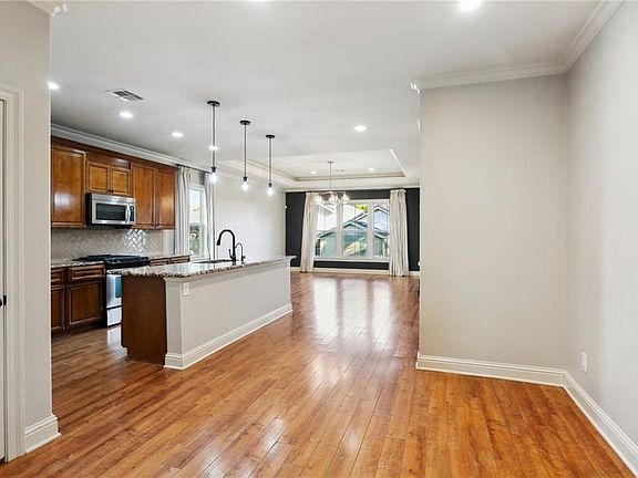 3rd image of 919 Hidalgo St