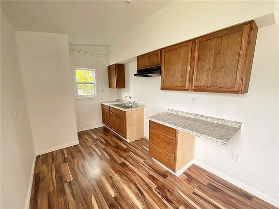 5th image of 1353 W 22nd St