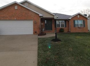 1301 Ridgefield Dr, Godfrey, IL 62035