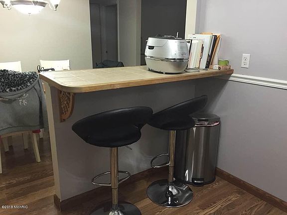 5th image of 3622 Lakeshore Dr APT G10