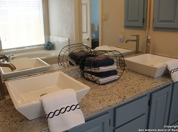 4th image of 10507 Pembriar Cir