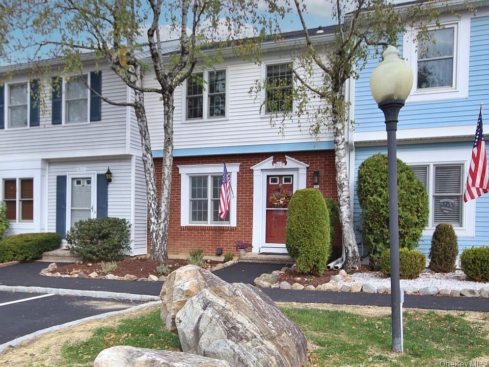 1st image of 902 Williamsburg Drive