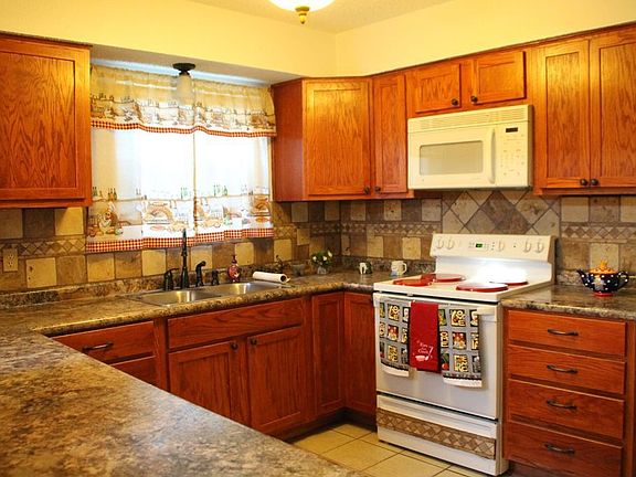 5th image of 633 Harvest Hill St