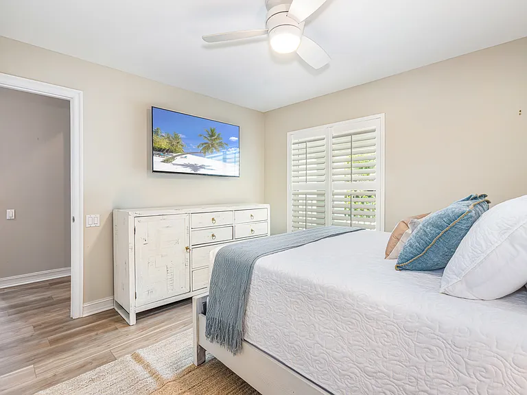 975 Tarpon Cove Dr #204 — Photo 2